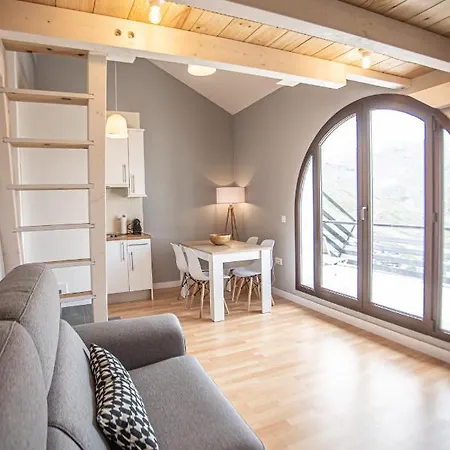 Laguna Apartment *